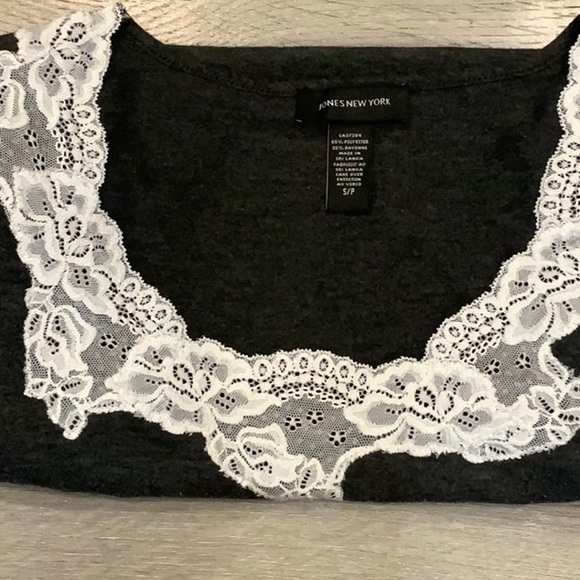 Jones New York Size Small Ladies Super Soft Grey TShirt with white lace collar. - Picture 6 of 7